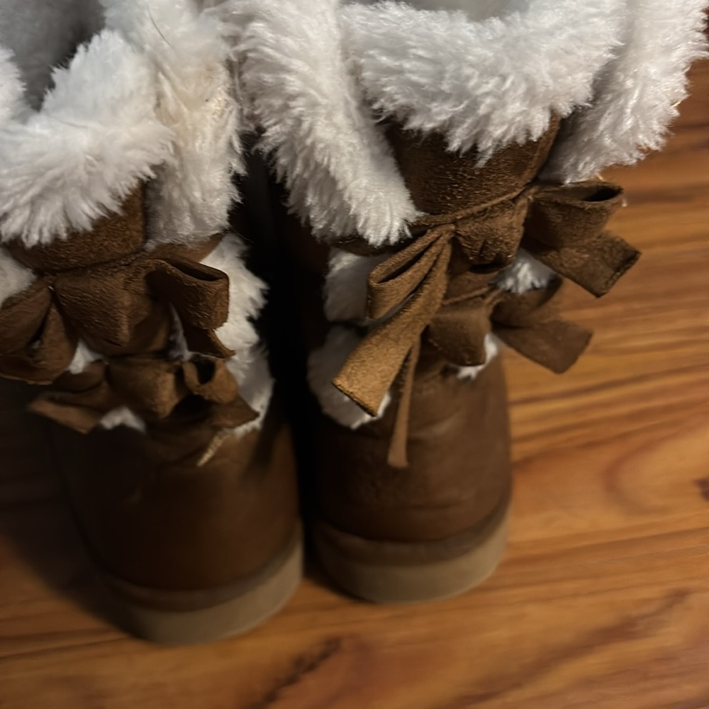 Boots - Picture 3 of 3